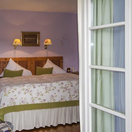 Hannas Alpengruss & *