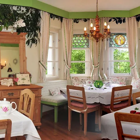 Hannas Alpengruss & Ζέεφελντ